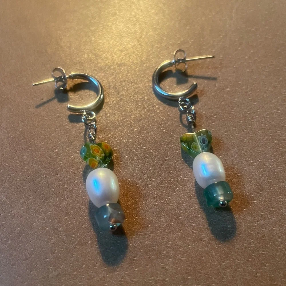 💚Italian millefiori glass bead freshwater pearl hoop earring green silver white - Picture 3 of 7
